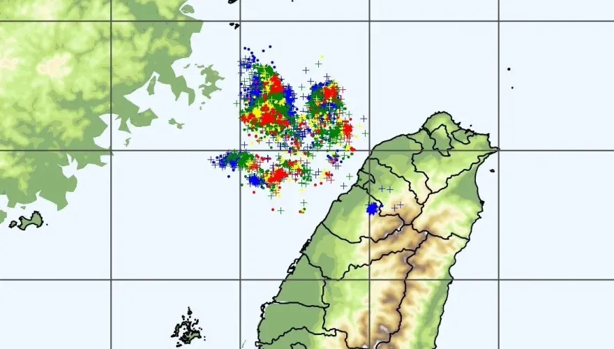 卡努動向/卡努走了更像颱風天！海峽北部「閃電秀」狂轟　豪雨續炸12縣市