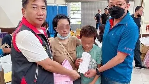 苗栗男病逝沒錢下葬！警所長暖心募捐　11歲兒寫親筆信道謝