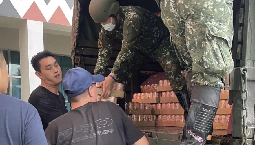 影/國軍投入救災南投仁愛鄉！癌末病患發燒急送醫