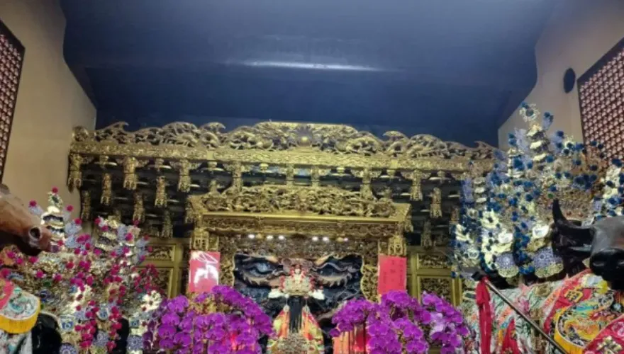 神明不高興了！拍攝七爺八爺「畫面離奇黑掉」　網：沒擲筊不給拍