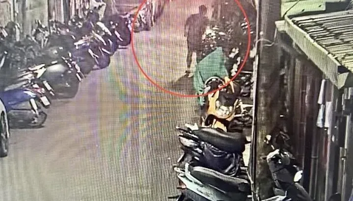 影/男子行車糾紛挾怨報復　深夜割破機車坐墊監視器全都錄