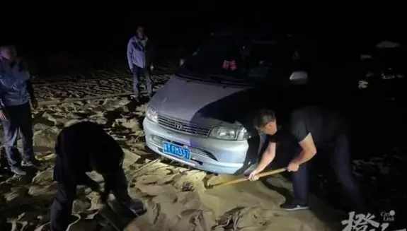 8遊客想看油田卻開進荒廢公路　受困荒漠18小時獲救卻惹怒網友：浪費資源