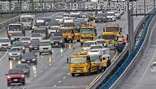 快訊/國3北向彰化芬園段「連4起車禍」！疑天雨釀災10車受損、2傷送醫