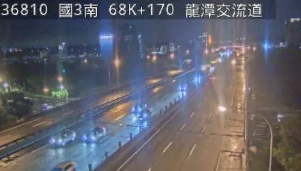 快訊/撞成一團！國3龍潭段8車連環車禍　聯結車「折甘蔗」回堵3公里