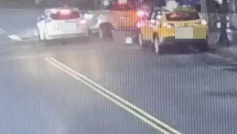 影/疑詐騙集團利益糾紛　少年汐止街頭遭圍毆警逮4人