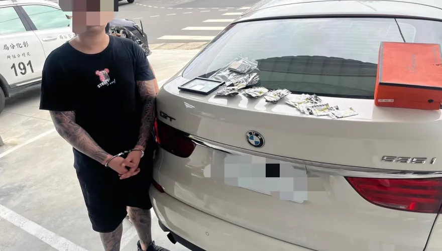 「王哥柳哥」聯手詐婦人400萬！開BMW豪車取款遭逮