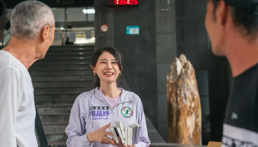 反核全民漲電價「賴品妤父18綠能公司」等著撈？　網酸：千金發財當官