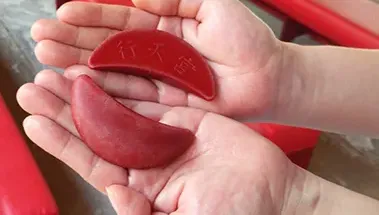 頭七才知道！女離家多年奔母喪...哥刁難「擲聖杯才能祭拜」　她氣炸提告結局曝