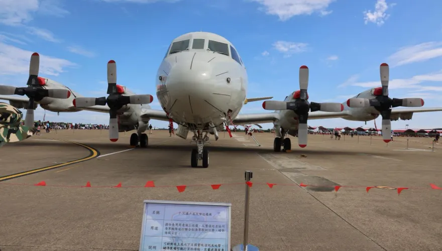 空軍P-3C反潛機掛載訓練任務　小牛飛彈訓練彈不明原因脫落入海