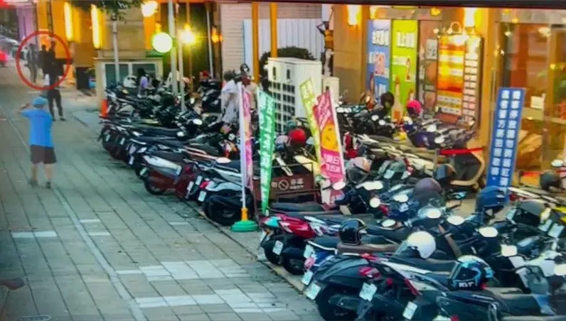 高雄冰店遭4黑衣人暴力砸店！惡煞太拚命「砸到手指骨折」遭逮