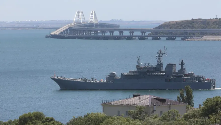 俄稱烏軍發射火箭襲擊克里米亞大橋　於克赤海峽遭攔截