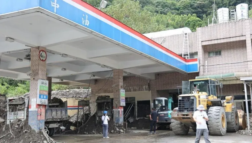 全台最衰加油站「4度遭土石流掩埋」重見天日！　復業卻遙遙無期