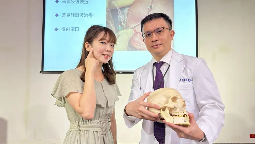 美女教師一張口就「咔咔響」　中國附醫採「顳顎關節鏡手術」治療復原快