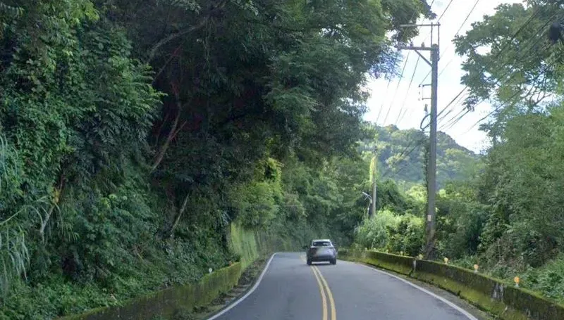 快訊/台8線24.5k水果車翻車！路面油漬釀禍　堵車80分鐘