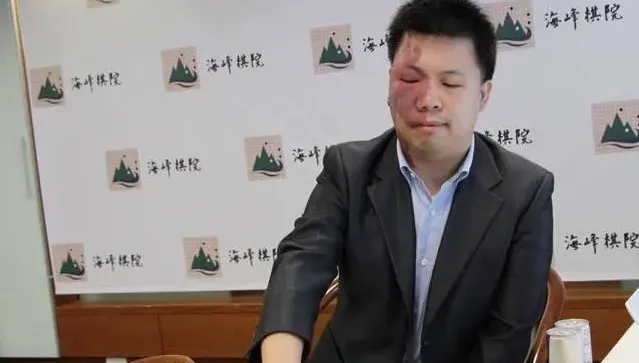 蘇聖芳同年2次遭「紅面棋王」摸背10幾秒！周俊勳PO文自清