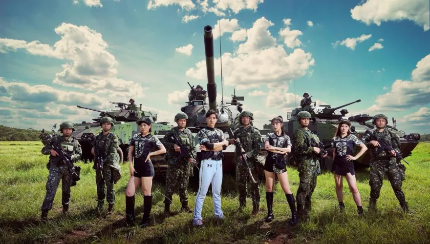 前職棒投手投身軍旅　為中華職棒熱情開球