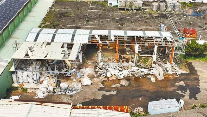 廢液汙染新竹鳳山溪　新竹縣府強制拆除「艾斯巴達」違建