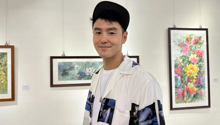 阮經天車禍後現身看展！笑答：坐朋友車來的