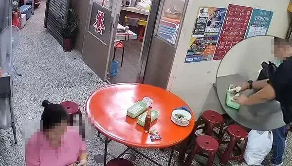 點80元鴨肉麵「奧客提6要求」還狂拿免洗筷！老闆霸氣1招反制