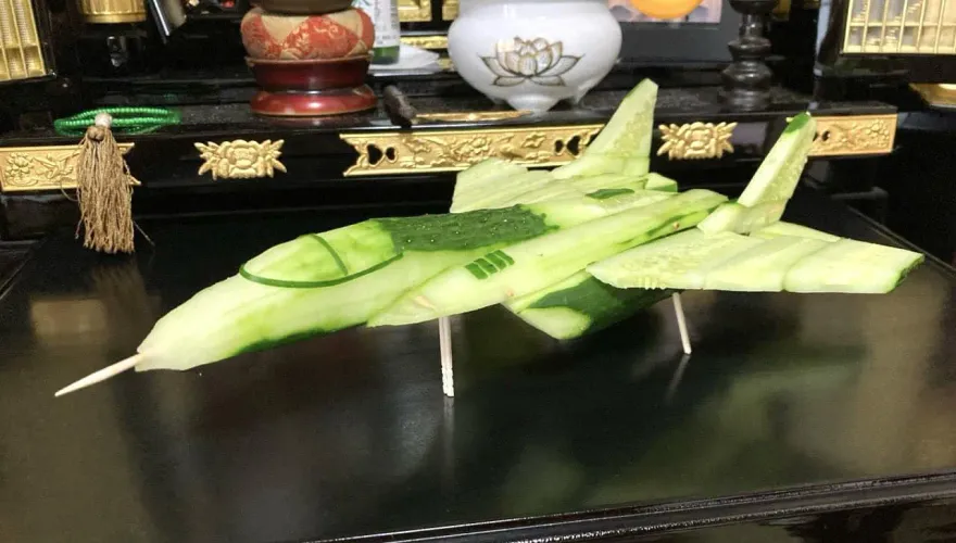 日本網友手工打造「精靈馬」拼創意　戰機、神獸當坐騎迎接祖先回陽間