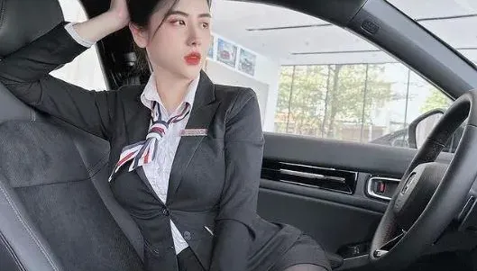 雪球+逆天長腿！女超業靠火辣身材換「驚人成交量」IG被肉搜
