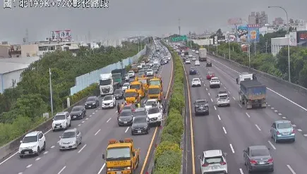 快訊/國1彰化段南向6車連環撞！車流嚴重阻塞警方排解中