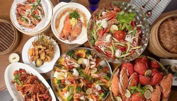 痛風也要吃！餐廳推「龍蝦、松葉蟹吃到飽」　27道蟹料理一次吃過癮