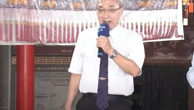影/爆鄭文燦、梁文傑港澳玩妹「八國聯軍」！張友驊揭他「一條龍服務」雲豹