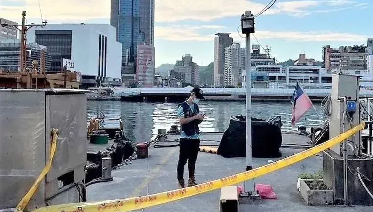 快訊/基隆海洋廣場「驚見男浮屍」！身上竟有2萬多元現金　落水死因待查