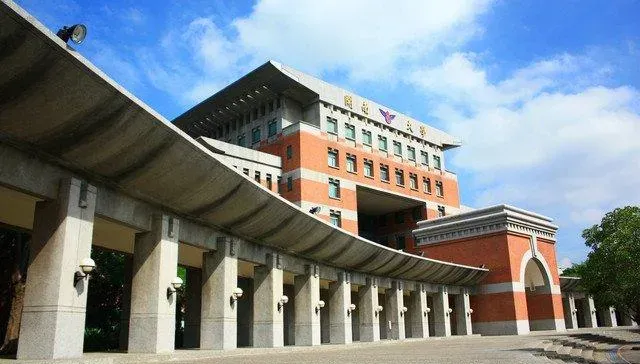 20年前犯下「大貓偷拍案」震驚社會！權自立再涉性侵開南大學跳窗亡