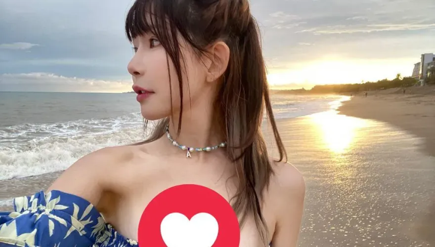「隱乳女神」阿樂墾丁大解放！！　網看傻：漫出來了