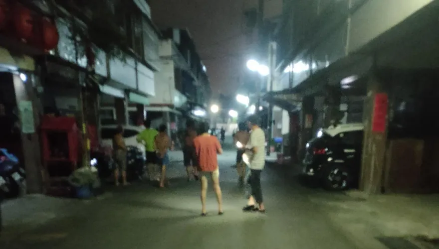 影/南投「晚間突爆炸」整條街停電　竟是錦蛇觸高壓電惹禍