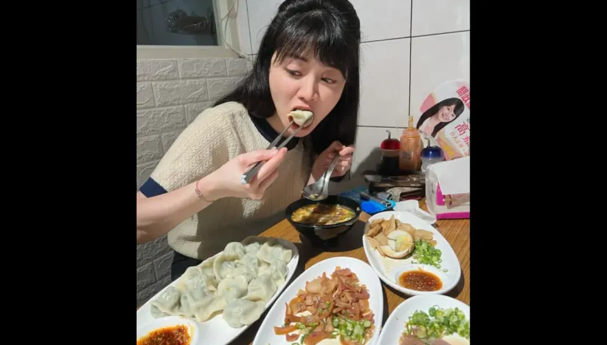 高嘉瑜的情人節晚餐！曬出照片「韭菜水餃」　網一算驚呼：1人吃15顆+3菜1湯？