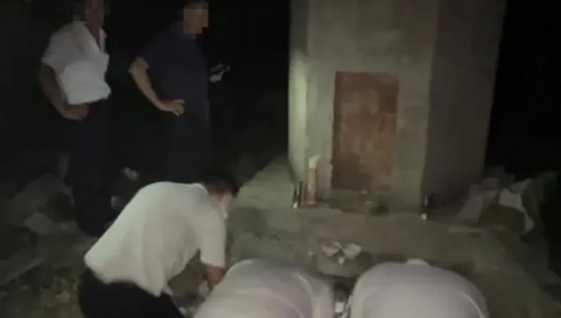 扯！遺體沒火化骨灰先出爐　殯儀館「弄錯了」連夜赴墓地磕頭挖墳