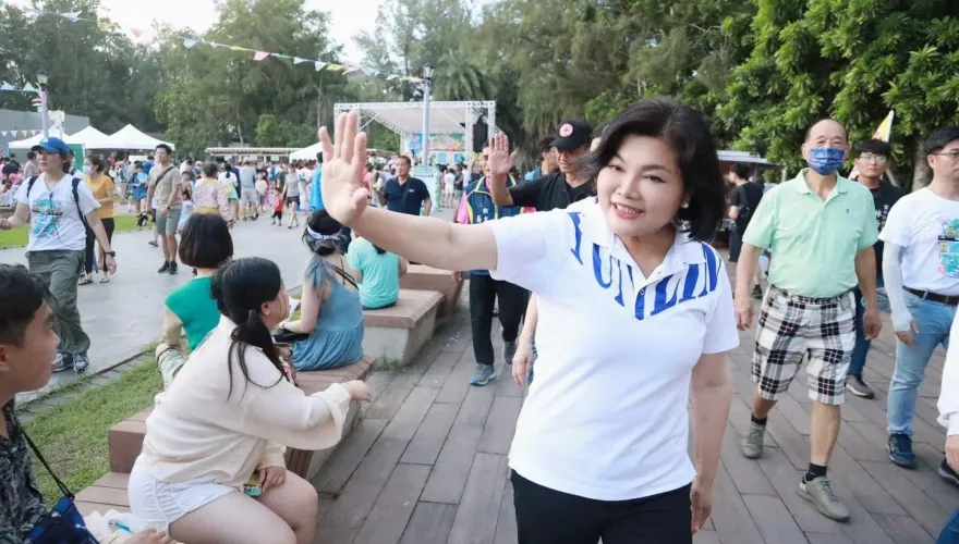 縣民服務做太好！？ 雲林縣長張麗善照片遭盜用　縣府火速澄清
