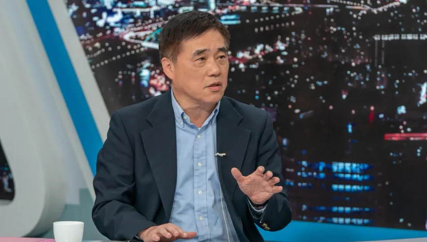 郝柏村「一輩子備戰最怕開戰」 郝龍斌823拋兩岸對話：政治人物別怕抹黑