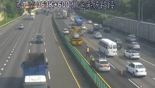 快訊/上班注意！國1北上高雄鼎金「2車追撞」　後方回堵6公里