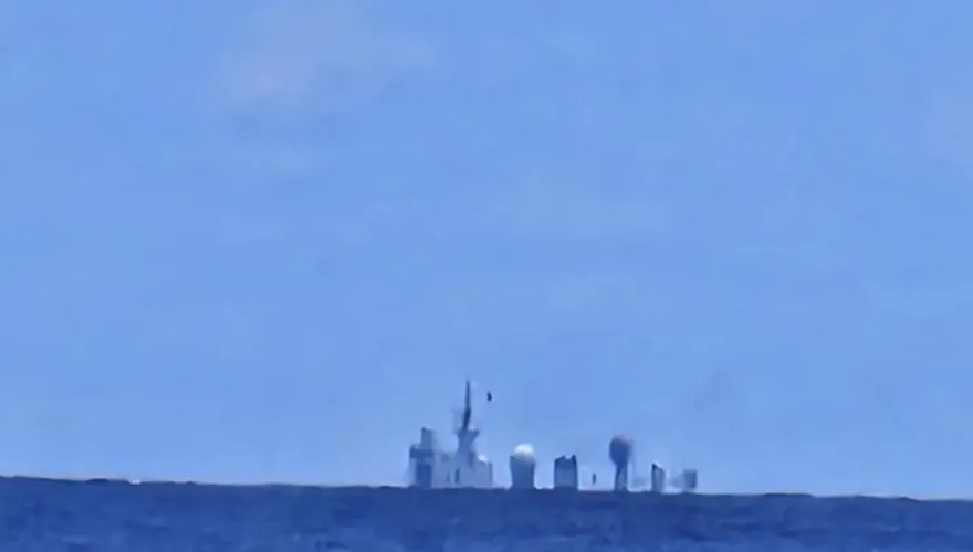 影/疑共軍電子偵察艦現身台灣東北海域　接近我24浬鄰接區