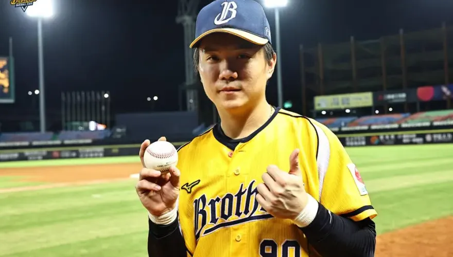 影/小可愛炸裂！江坤宇生涯首轟再見全壘打　兄弟延長賽嗨翻