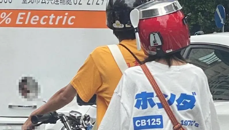 街頭驚見「移動式電鍋」！妹子戴奇特安全帽引熱議　網直呼：這女孩是真愛