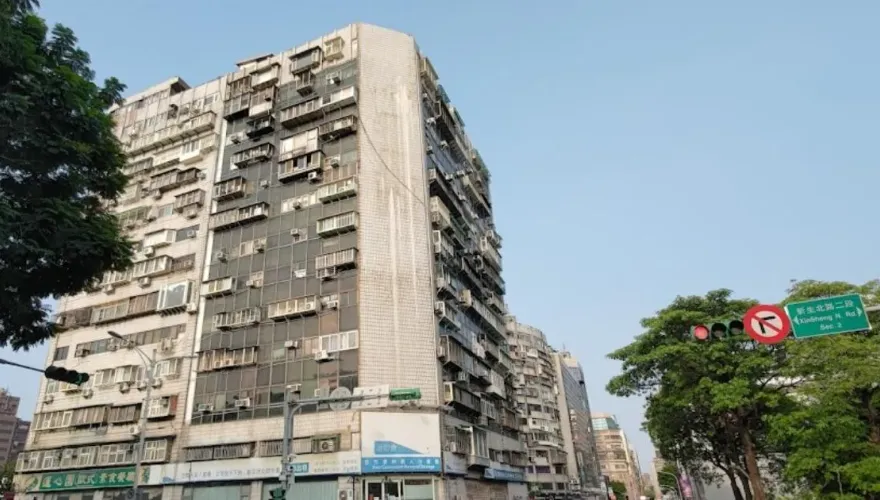錦新大樓「第一凶宅發威」3週死3人　隔壁工地工人嚇到不敢上班