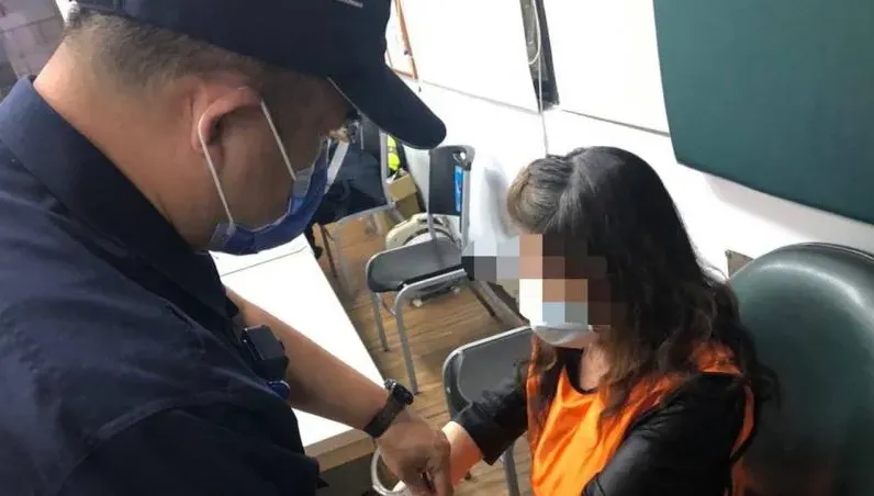 7旬通緝犯遇警盤查　「謊報身份」還瞎掰有整過！資深警問一句立馬戳破