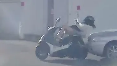 影/禮讓卻慘被撞飛！彰化熱褲妞停等來車先過竟被後車用力「kiss」