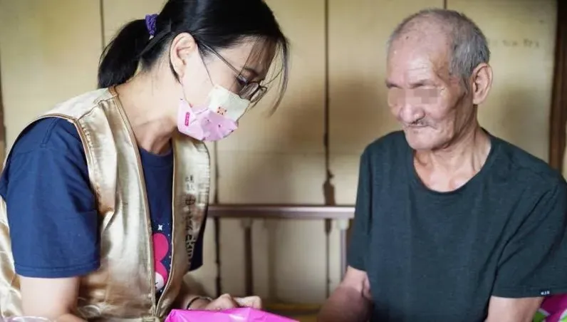 撿回收維生！罹癌夫婦與身障兒相依為命　愛心物資解燃眉之急