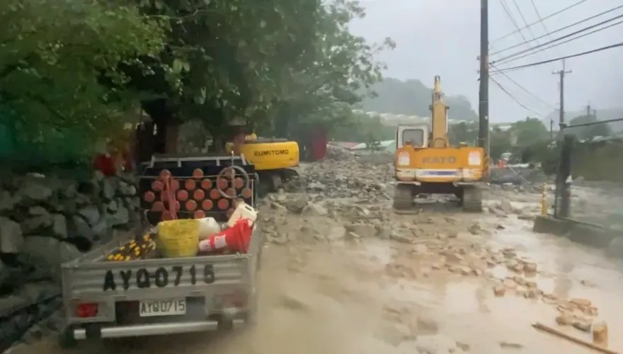 快訊/南投午後大雨再釀土石流！投95線縣道又遭淹沒