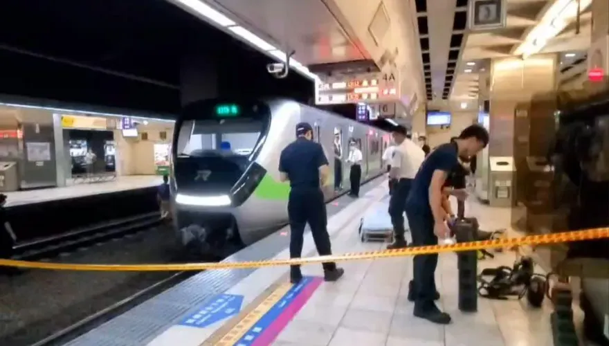 快訊/台北車站「74歲婦人落軌」！遭進站列車捲車底　失去生命跡象搶救中