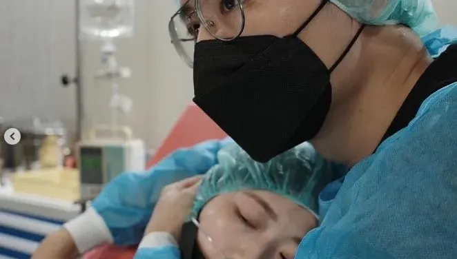 驚喜！未婚女星深夜發文宣布生子！孩子的爸身分揭曉是「小2歲男星」