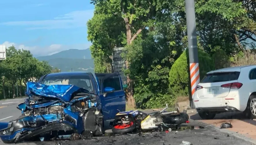 快訊/礁溪小客車疑闖紅燈撞飛機車　騎士爆頭送醫搶救仍不治