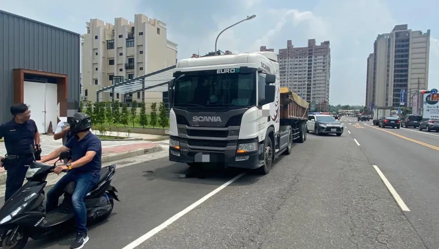 高雄騎士鬼切車道險釀禍！他氣到亮槍傷人遭法辦