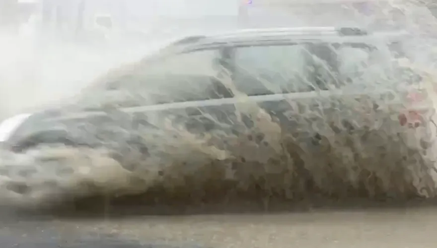 影/暴雨狂炸南投！民怨向政府陳情無解　停車場變「泳池」